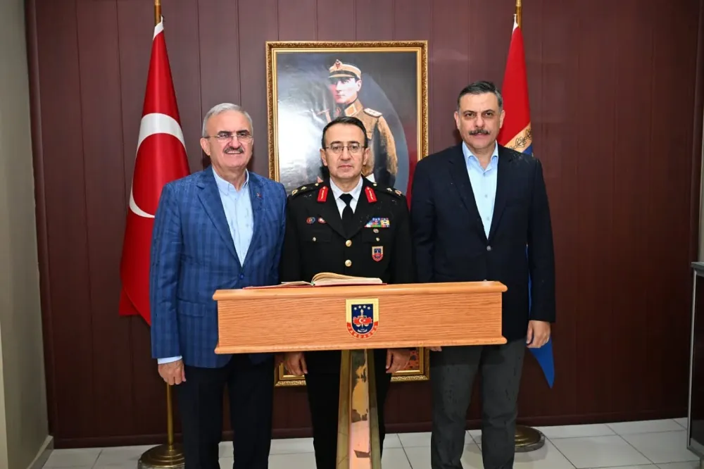 İçişleri Bakan Yardımcısı Münir Karaloğlu’ndan Jandarma Komutanlığı’na Nezaket Ziyareti