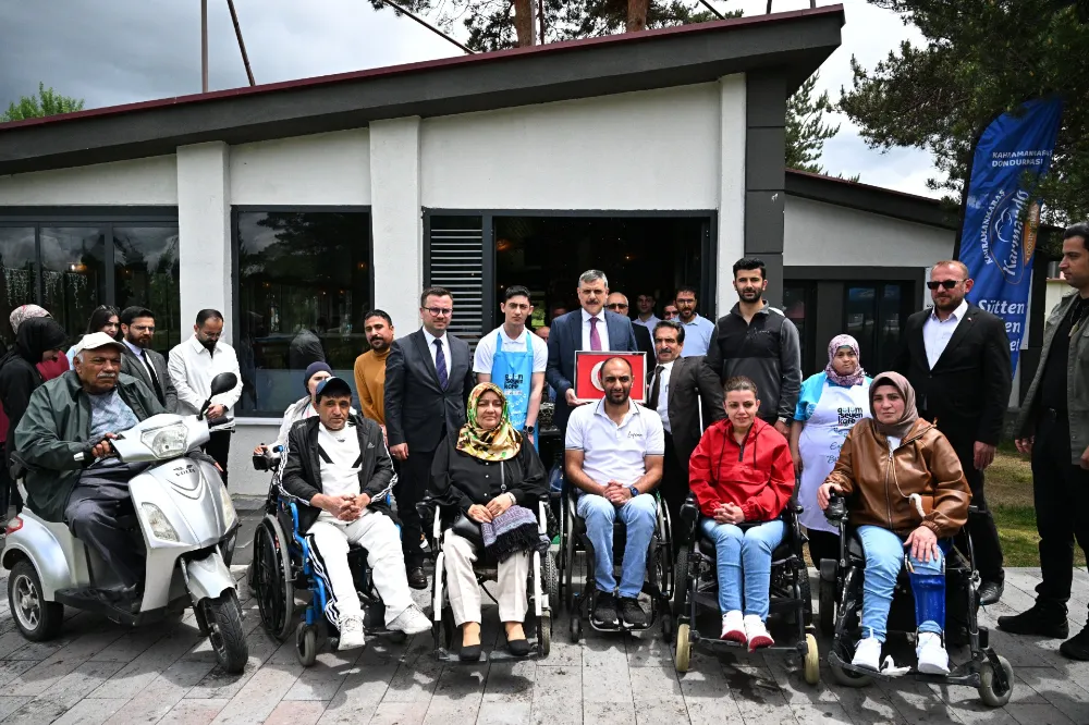 Erzurum Valisi Mustafa Çiftçi engelli vatandaşlarla bir araya geldi