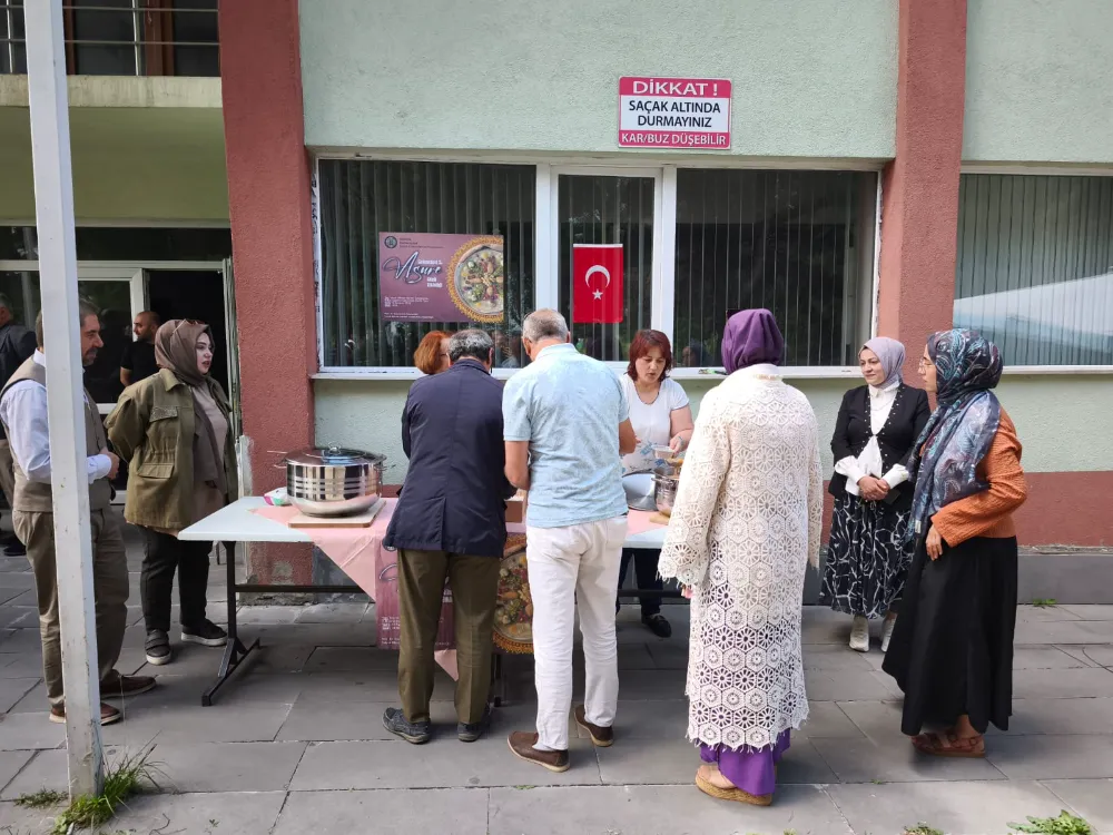 Atatürk Üniversitesi Teknik Meslek Yüksekokulunda Geleneksel Aşure İkramı Gerçekleştirildi