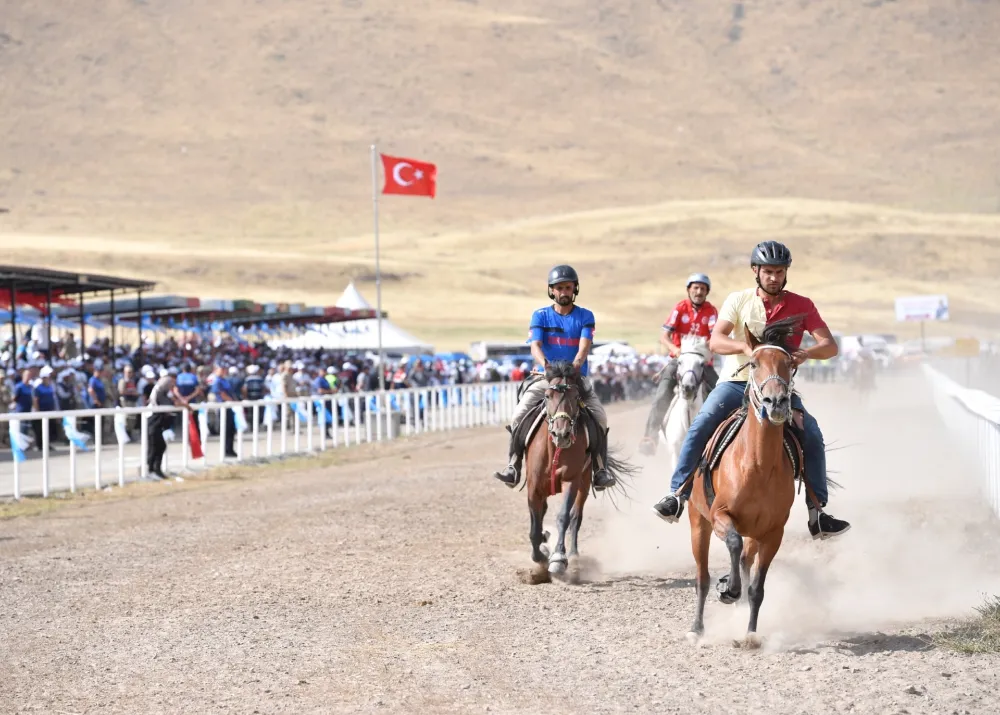 Erzurum’da Geleneksel Rahvan At Yarışları İçin Geri Sayım Başladı